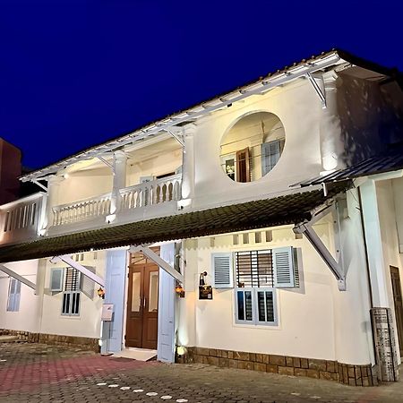 The Raden Patah Heritage Kota Lama Semarang Exterior photo