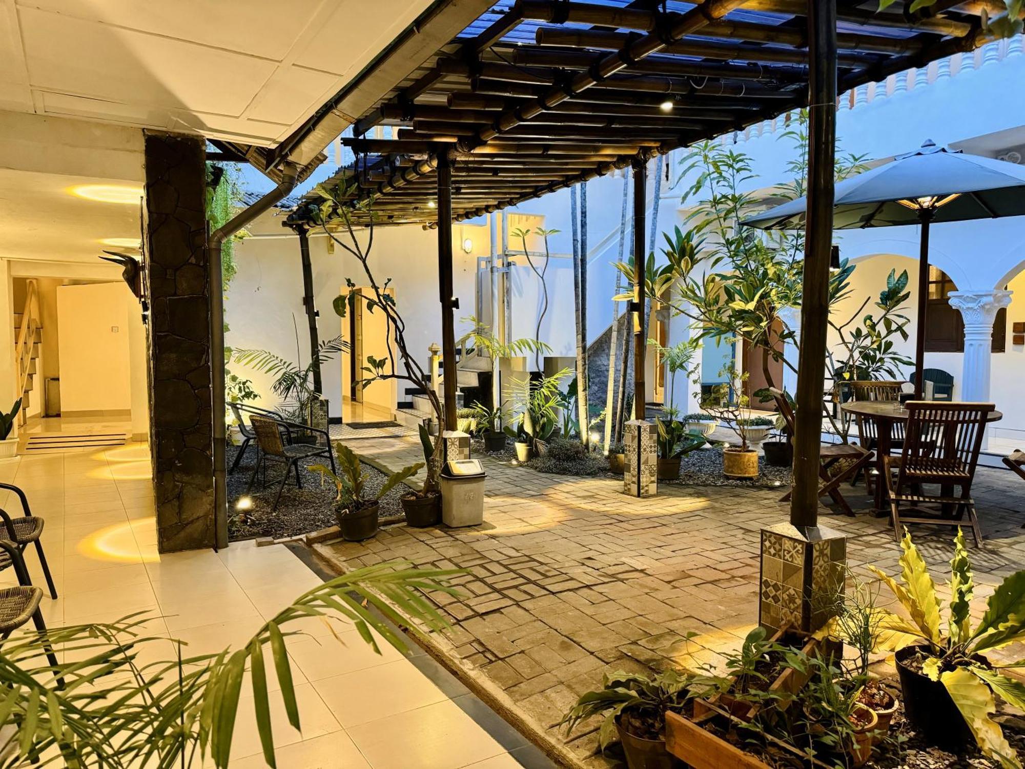 The Raden Patah Heritage Kota Lama Semarang Exterior photo